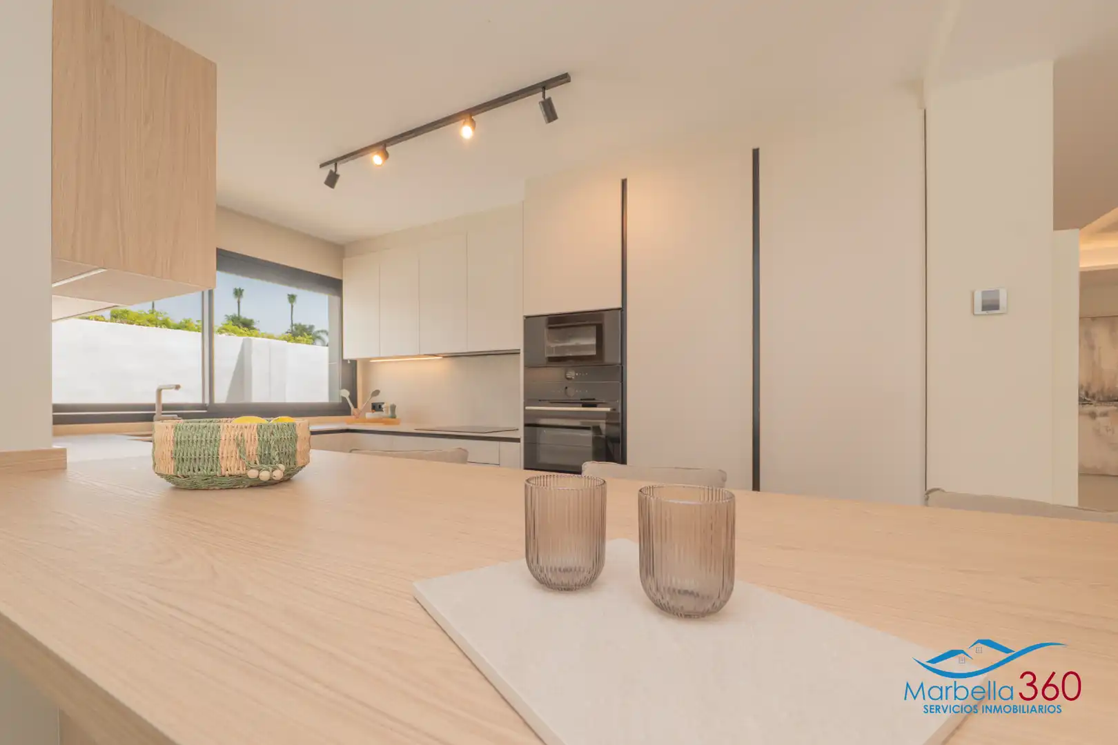 Cocina de Casa o chalet en venta en Estepona con Aire acondicionado, Calefacción y Jardín privado