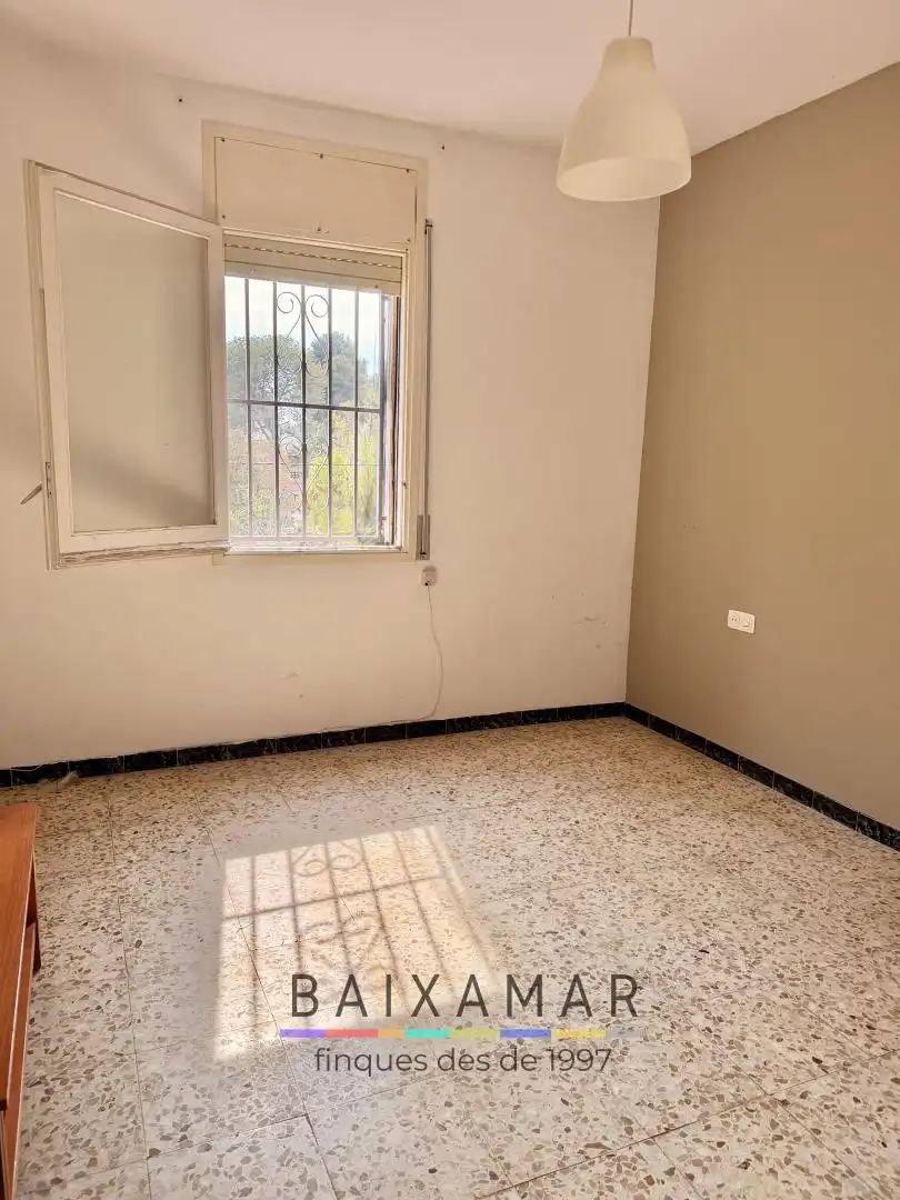 Dormitori de Casa o xalet en venda en Cubelles amb Calefacció, Jardí privat i Forn