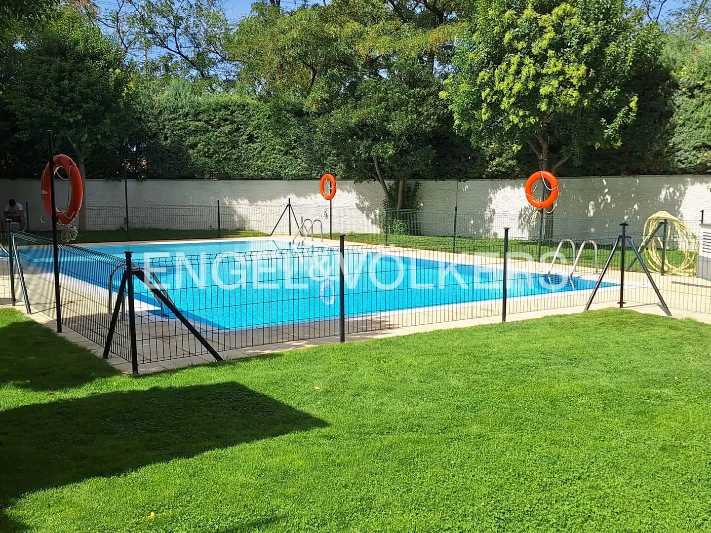 Piscina de Apartament de lloguer en Madrid amb Aire condicionat, Calefacció i Parquet