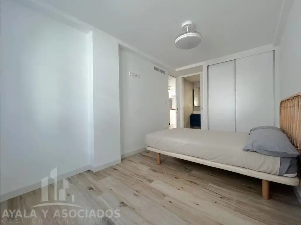 Schlafzimmer von Wohnung zum Verkauf in La Manga del Mar Menor mit Klimaanlage, Heizung und Parkett