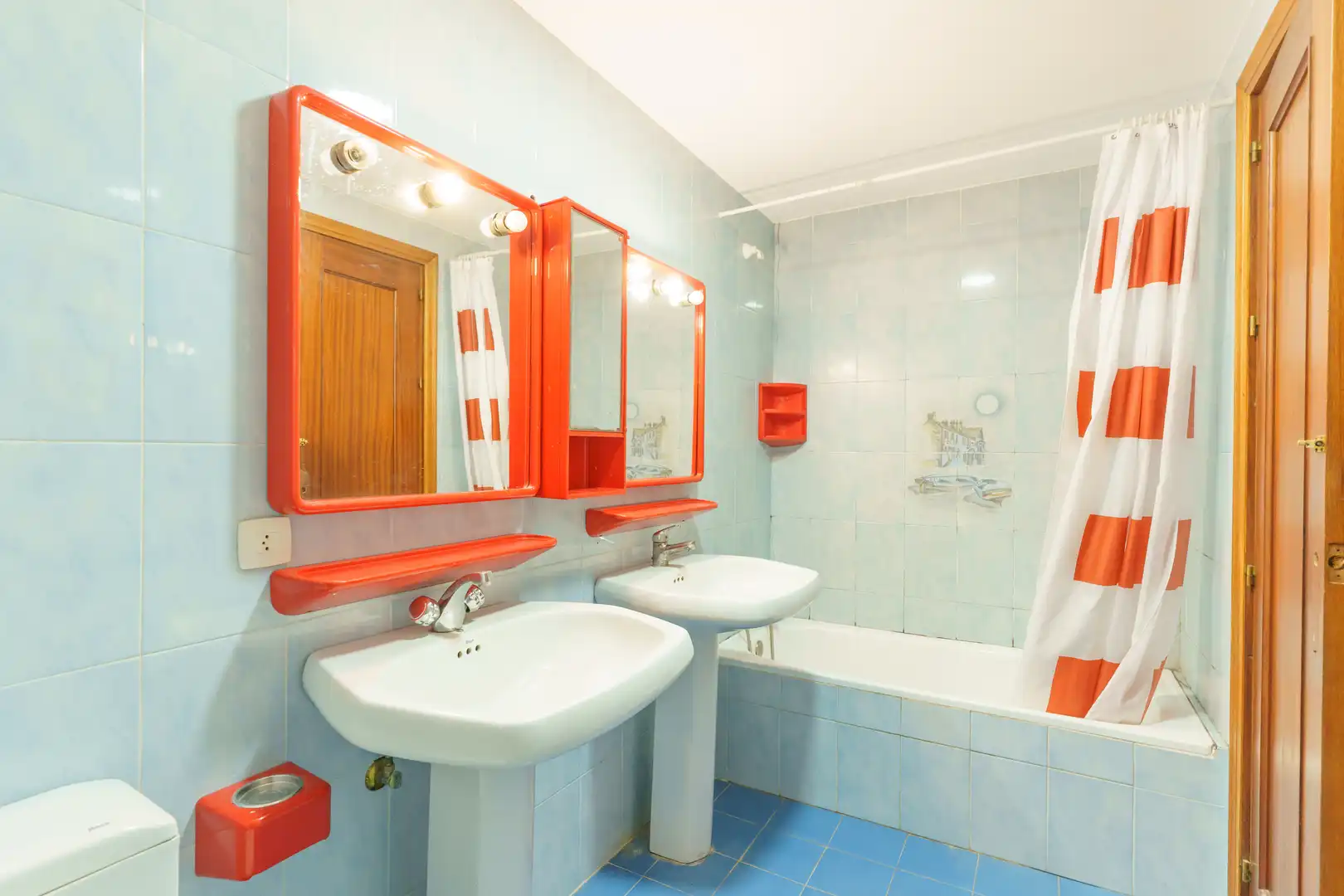 Baño de Piso en venta en Almonte con Terraza, Trastero y Amueblado
