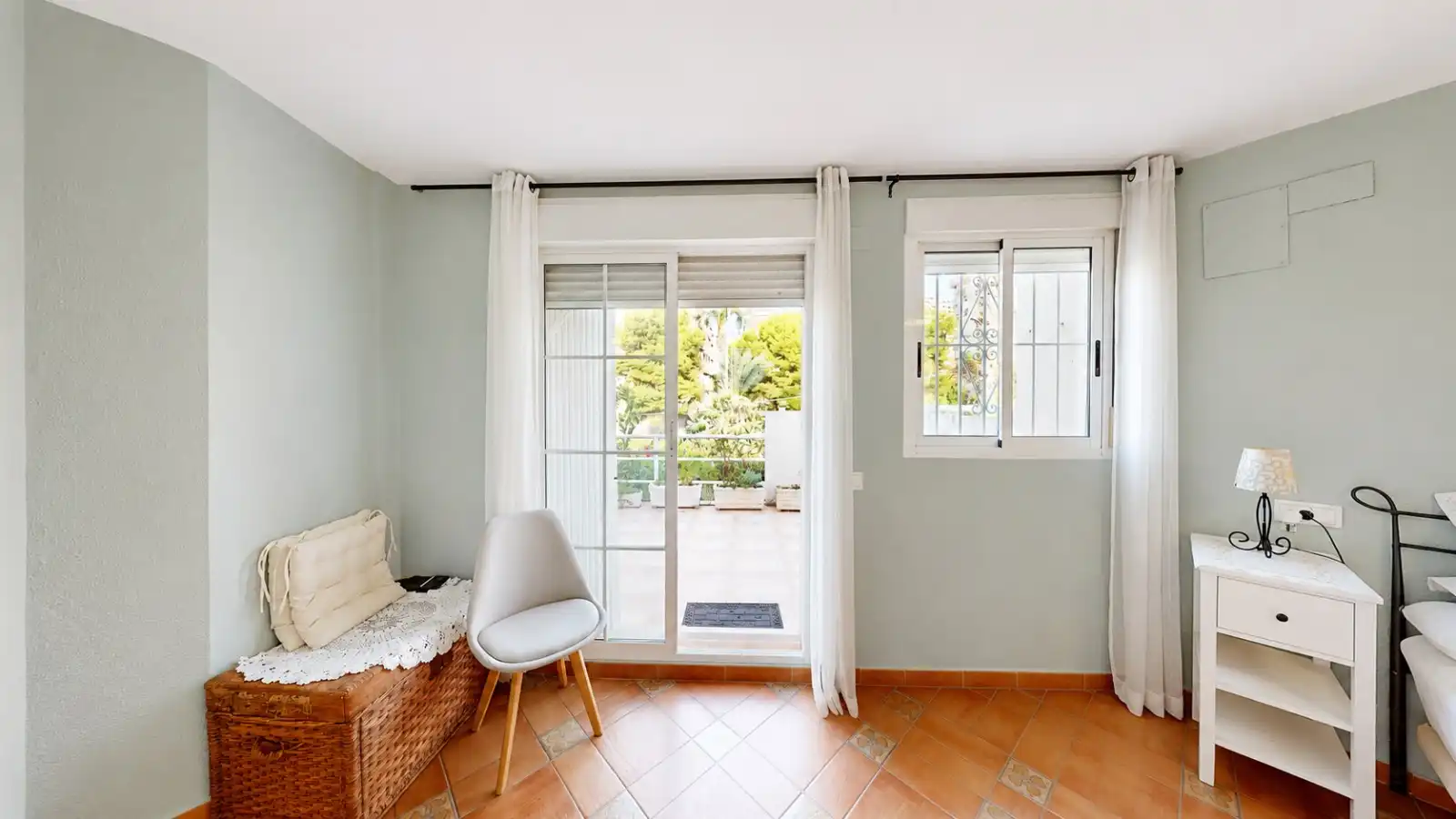 Sala d'estar de Casa o xalet en venda en Alicante / Alacant amb Aire condicionat, Calefacció i Terrassa
