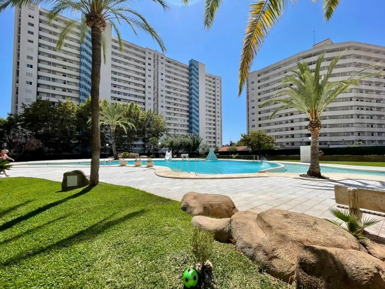 Piscina de Apartamento en venta en Benidorm con Jardín privado, Terraza y Amueblado