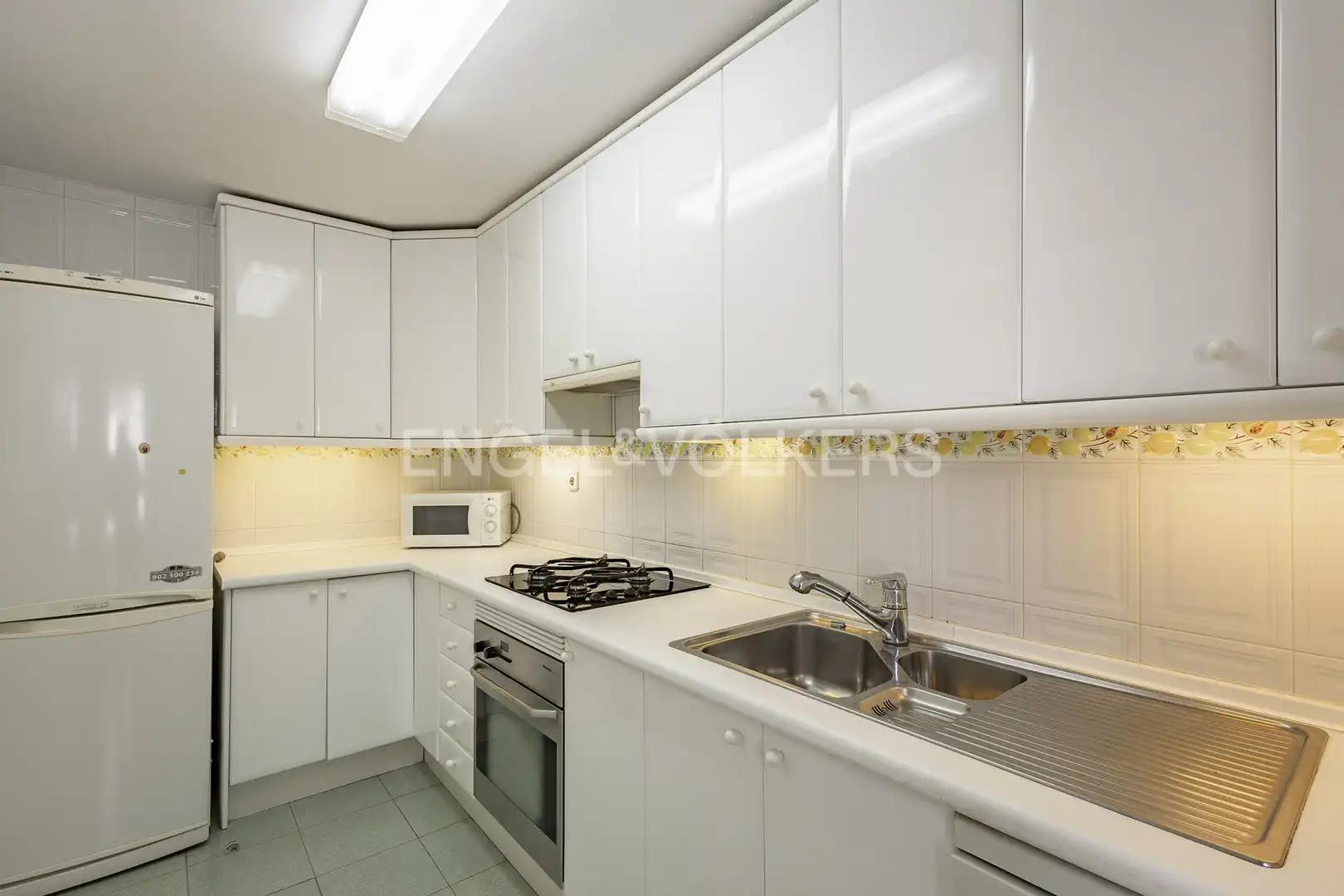 Cocina de Piso en venta en Sant Just Desvern con Calefacción, Jardín privado y Parquet