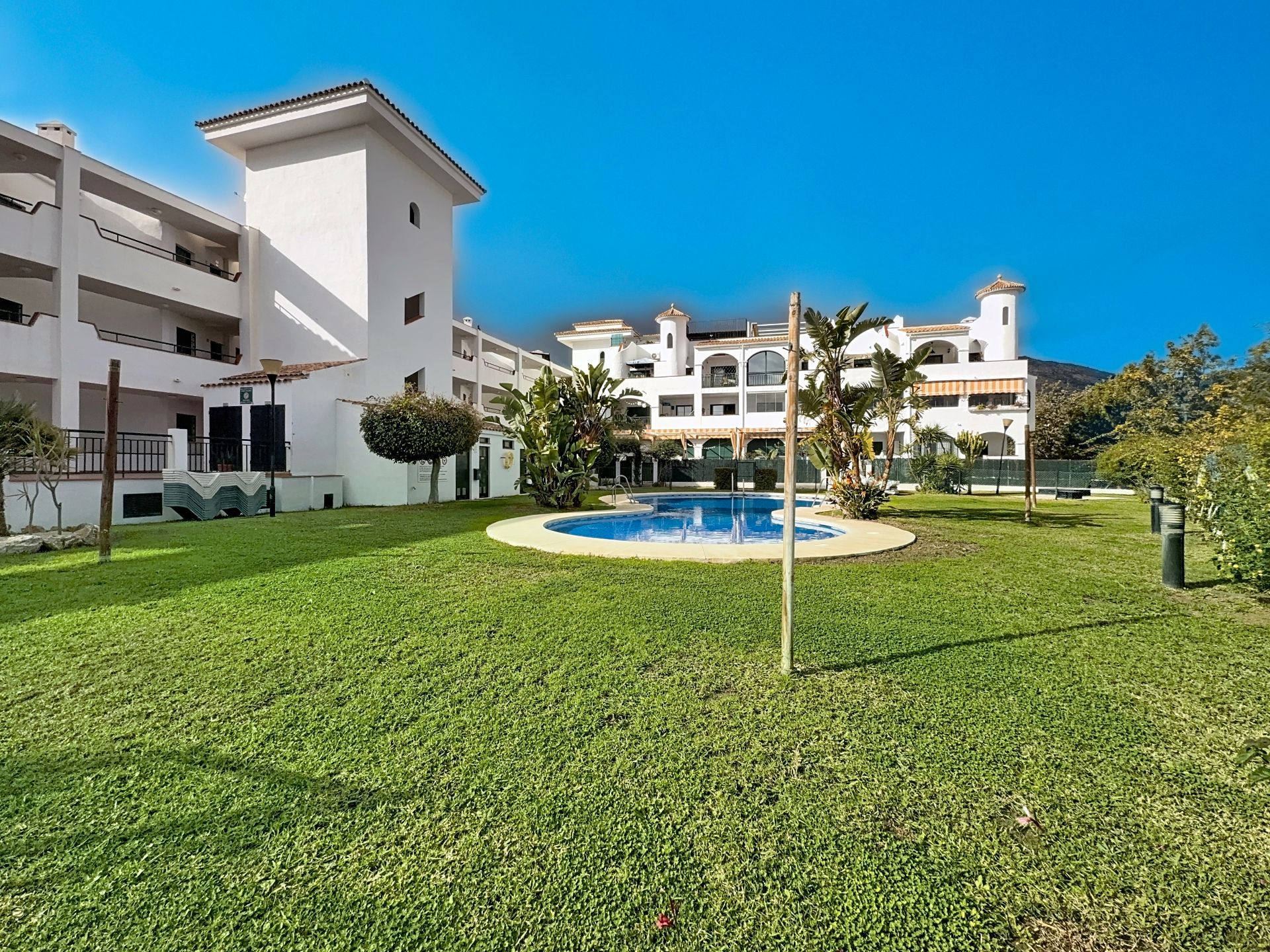 Exterior view of Flat for sale in Benalmádena  with Air Conditioner and Community pool