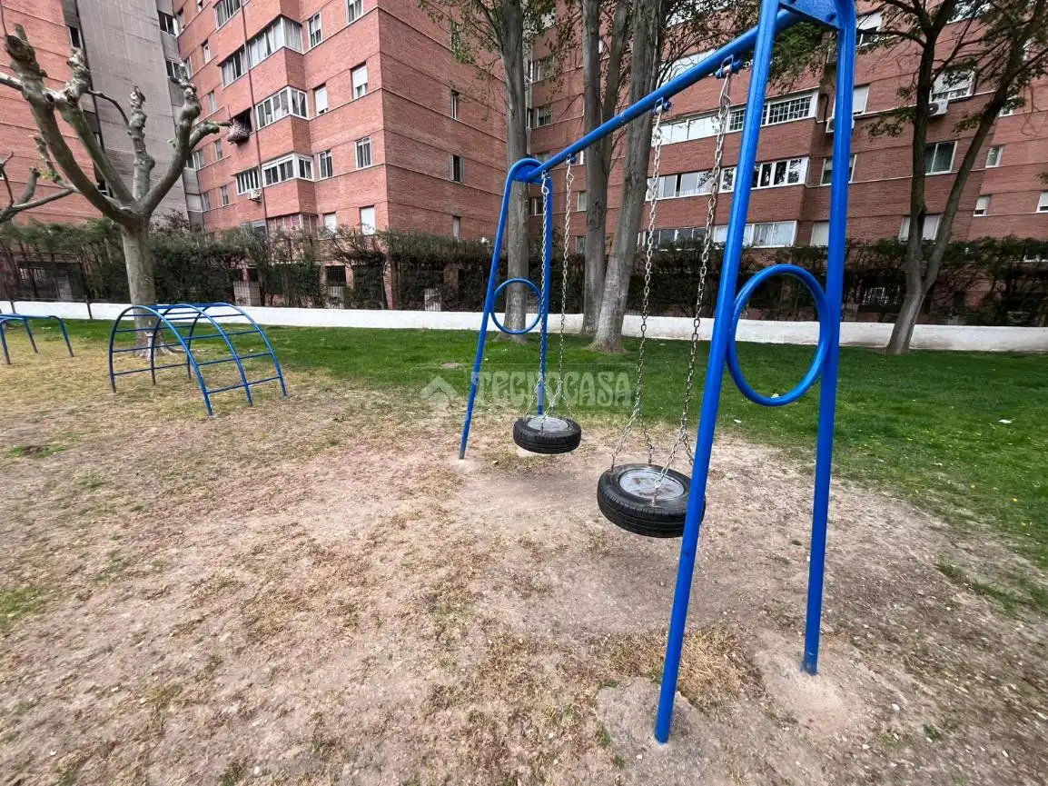 Aparcament de Pis en venda en Torrejón de Ardoz amb Calefacció i Piscina