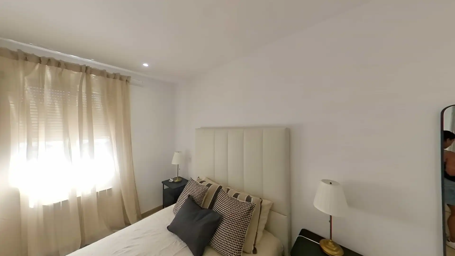Habitación de Piso de alquiler en  Madrid Capital con Aire acondicionado, Calefacción y Amueblado