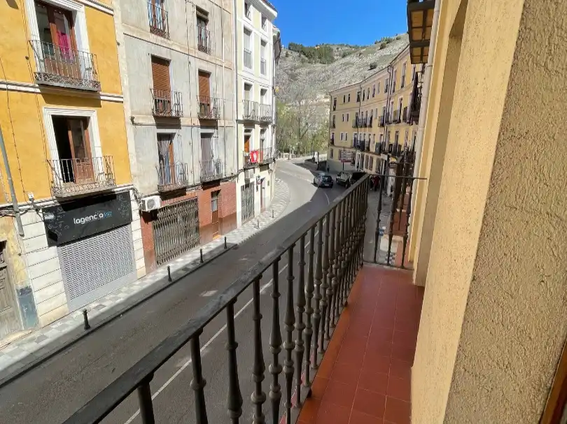 Vista exterior de Piso de alquiler en Cuenca con Calefacción, Parquet y Terraza