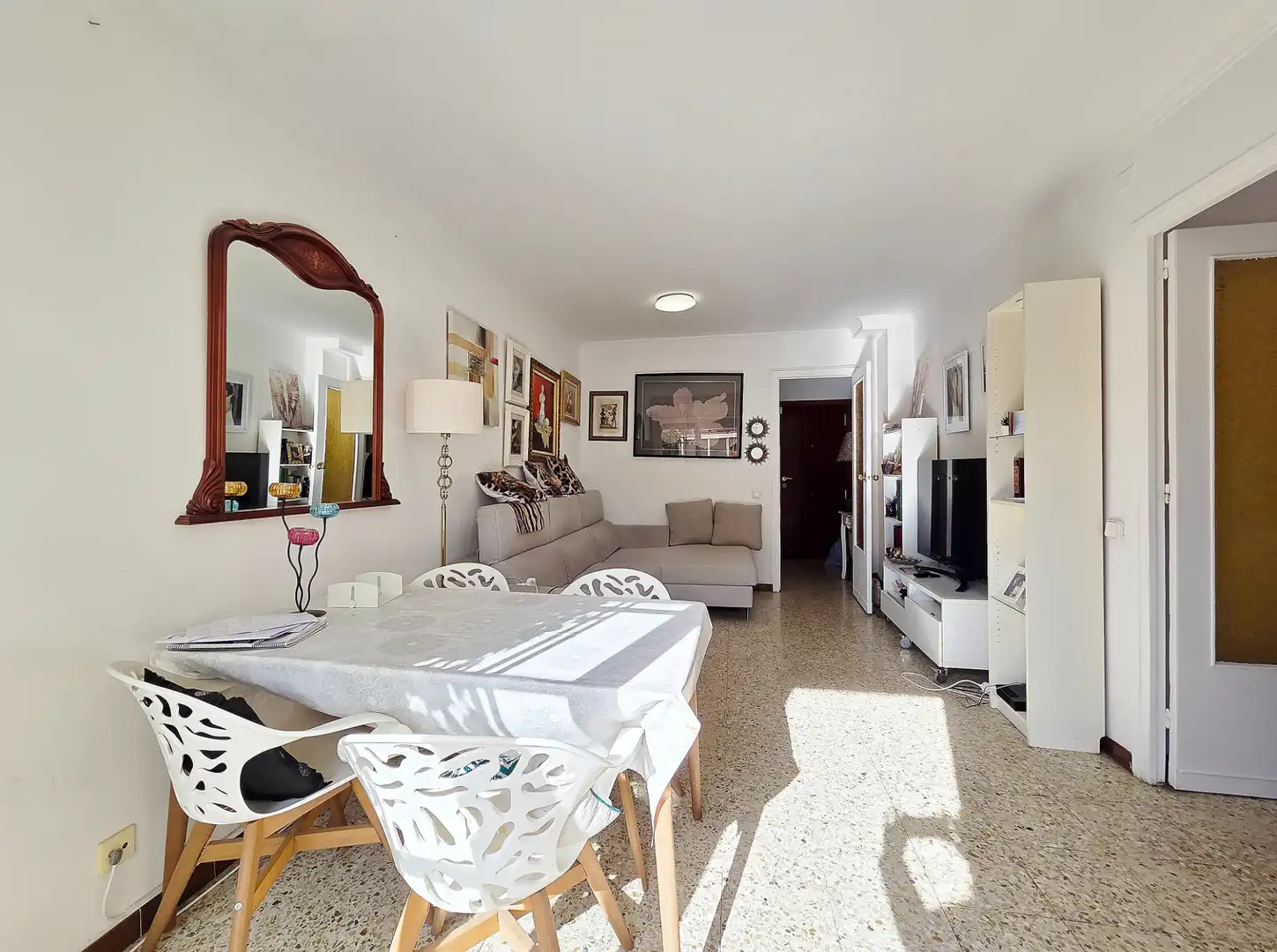Wohnzimmer von Wohnung zum Verkauf in Cerdanyola del Vallès mit Ofen und Balkon