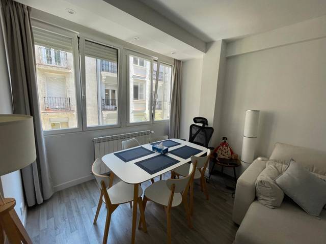 Piso en Alquiler en Calle de Bocángel en Fuente del Berro