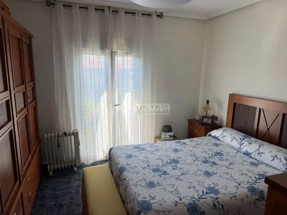 Dormitori de Pis en venda en Jaén amb Aire condicionat, Moblat i Balcó
