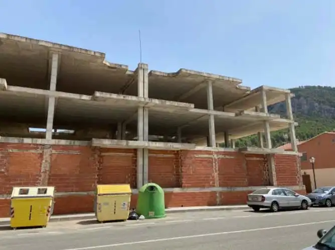 Außenansicht von Gebäude zum Verkauf in Alfafara