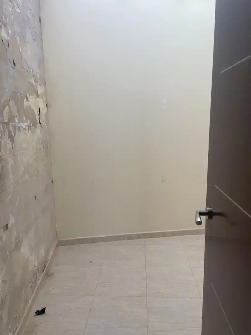 Bathroom of Commercial properties for rent in Écija  with Air Conditioner