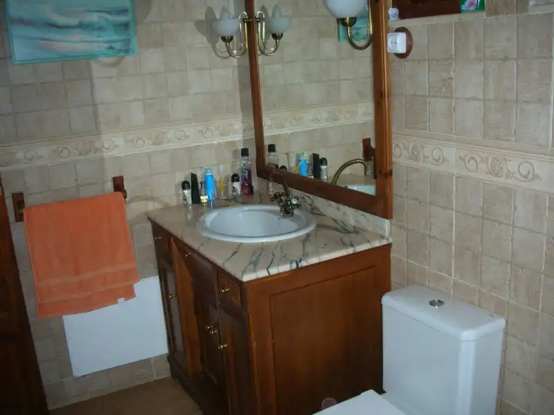 Baño de Finca rústica en venta en La Ràpita con Jardín privado, Piscina y Alarma