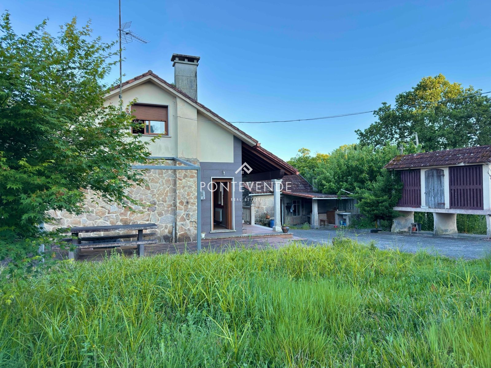 Exterior view of House or chalet for sale in Pontevedra Capital   with Heating, Storage room and Furnished