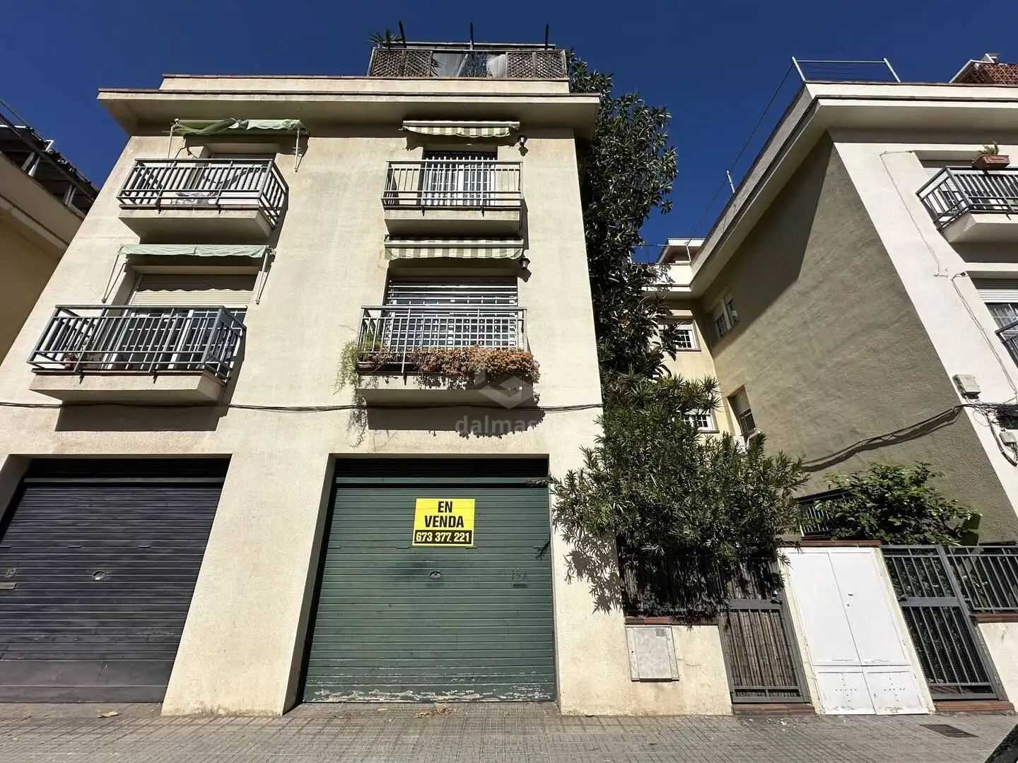 Vista exterior de Casa adosada en venda en El Prat de Llobregat amb Jardí privat i Terrassa
