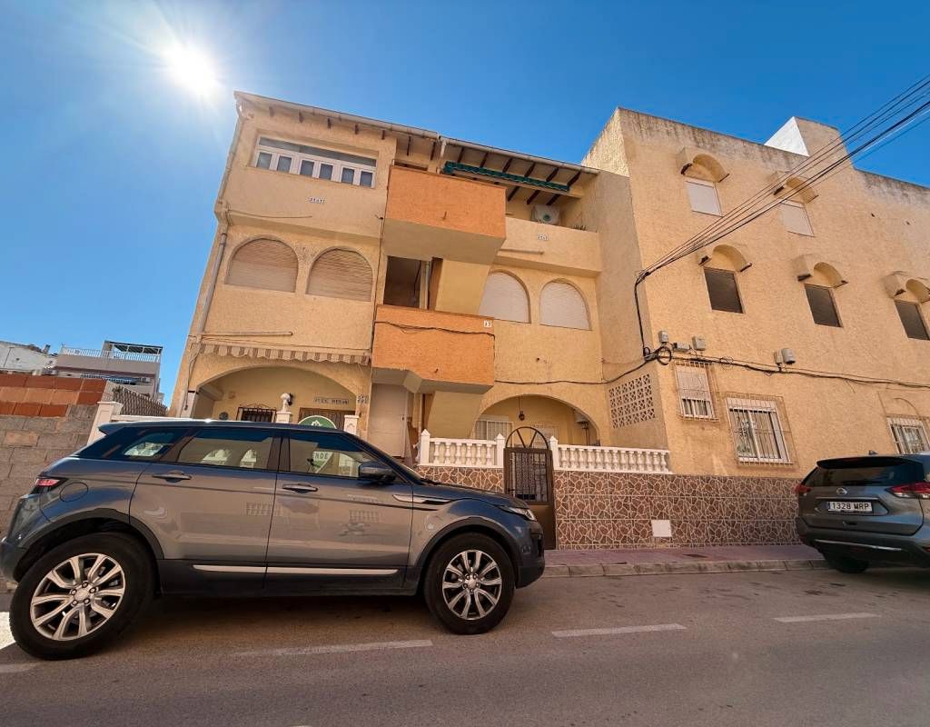 Vista exterior de Apartament en venda en Torrevieja amb Terrassa, Moblat i Forn