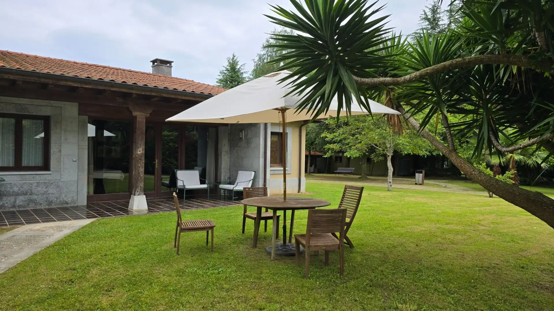 Jardí de Casa o xalet en venda en Llanes amb Calefacció, Jardí privat i Piscina