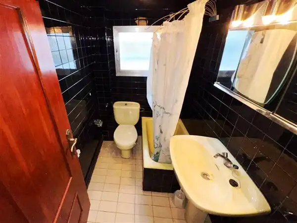 Baño de Piso en venta en Lugo con Calefacción y Trastero