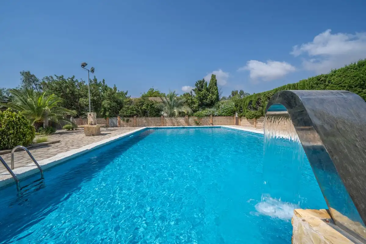 Casa con piscina in vendita a Carrer Font del Salmitre, imagen 4