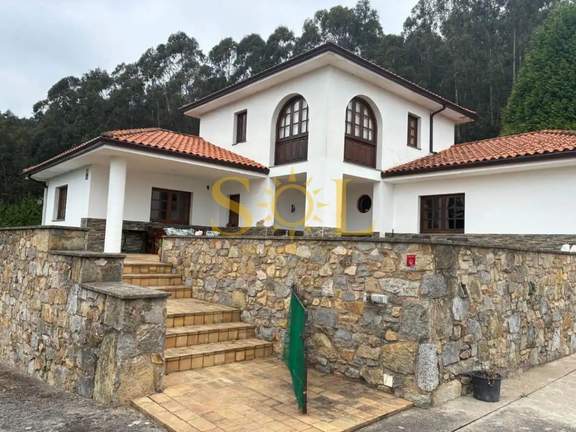 Vista exterior de Casa o xalet en venda en Pravia amb Calefacció i Jardí privat