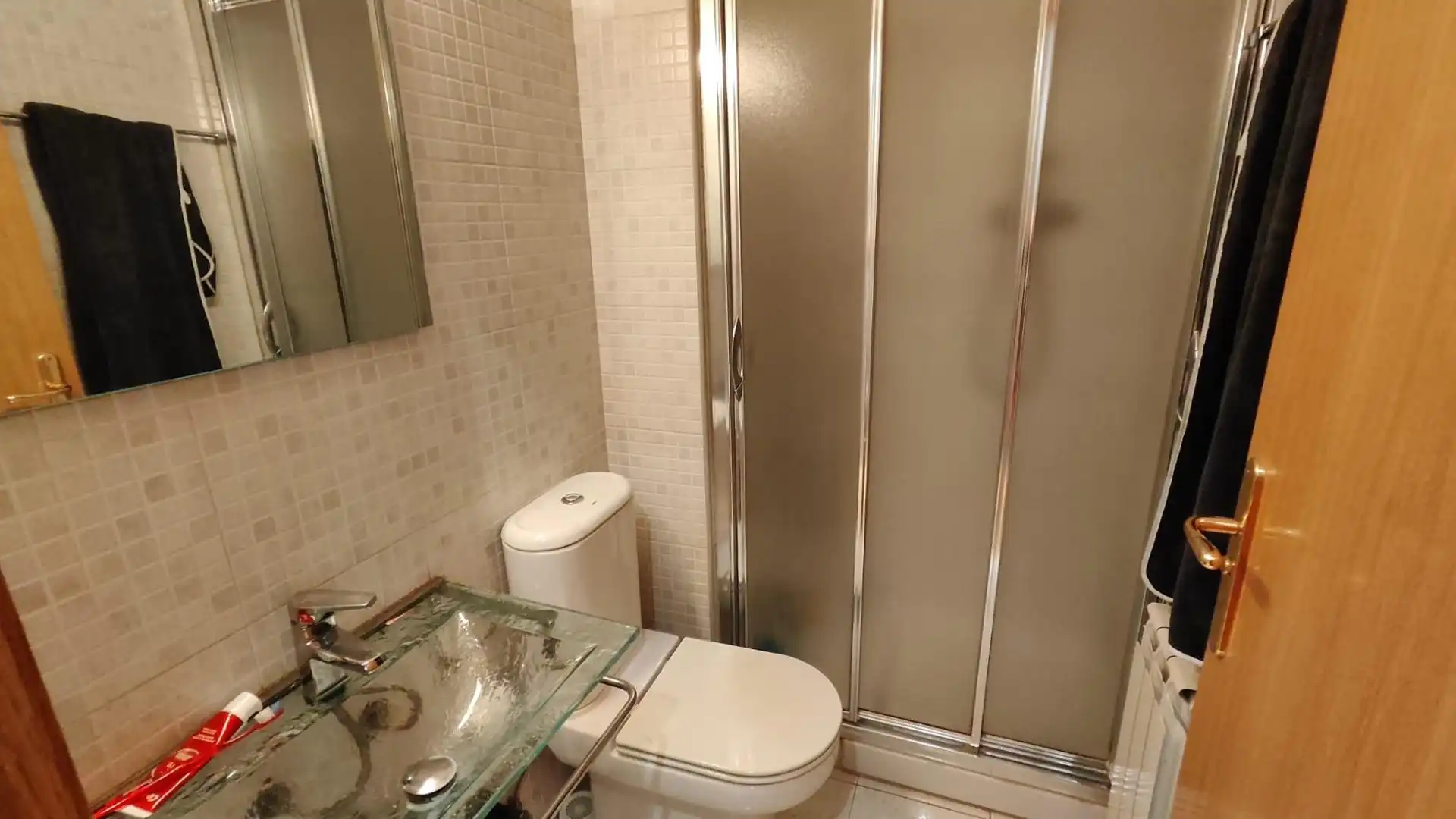 Baño de Piso en venta en Sabadell con Calefacción y Trastero