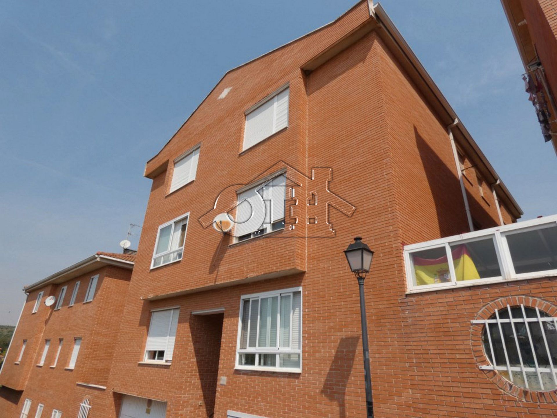 Vista exterior de Piso en venta en Cabanillas del Campo con Calefacción, Parquet y Alarma