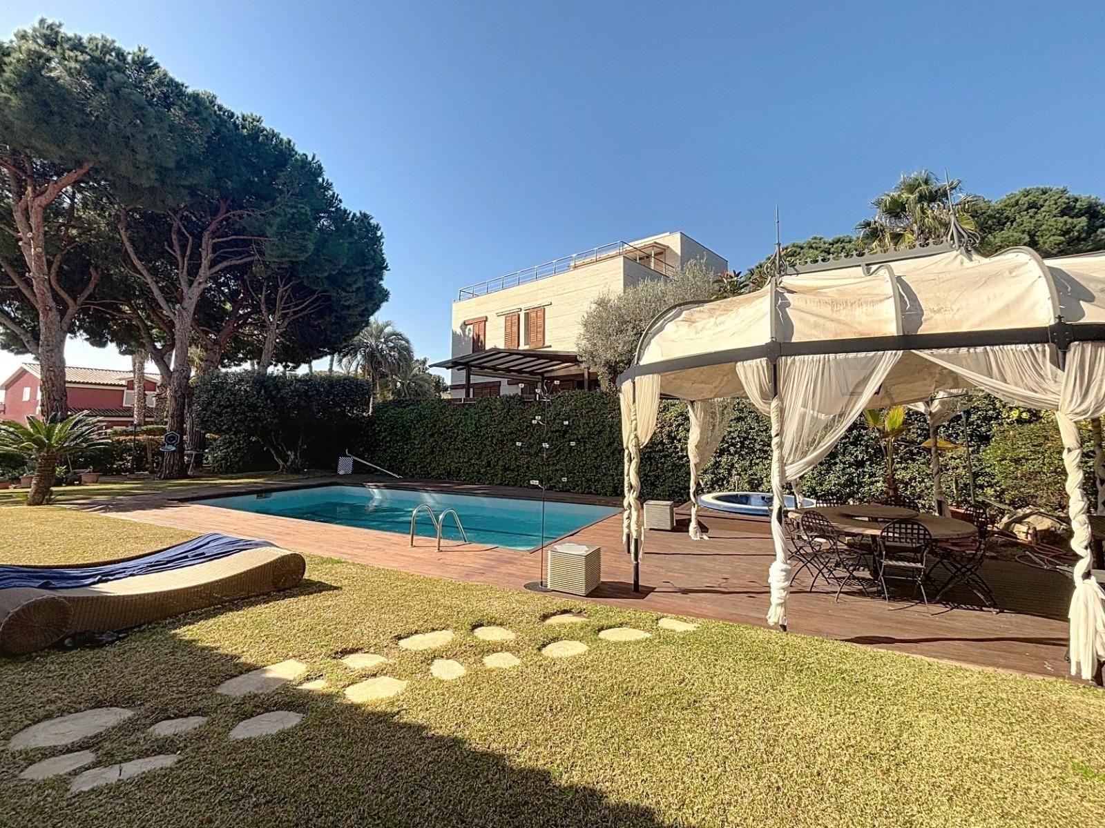 Jardí de Casa o xalet en venda en Alella amb Aire condicionat, Calefacció i Jardí privat