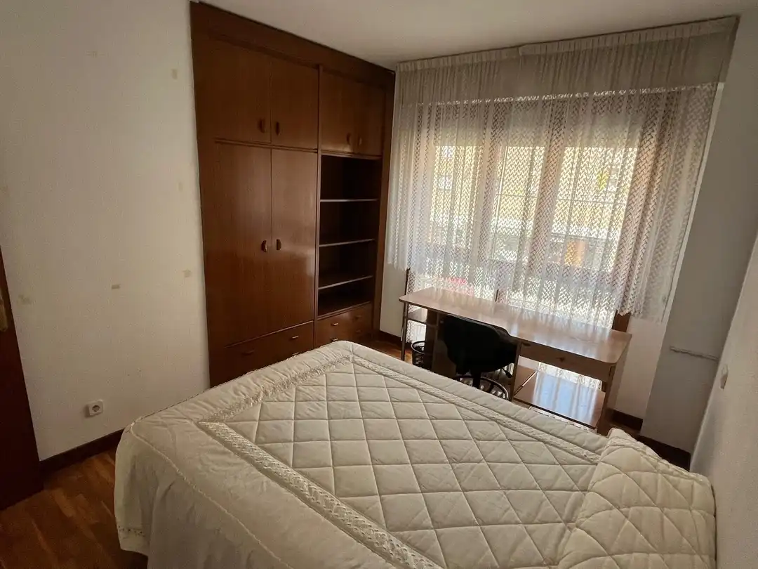 Habitación de Piso de alquiler en  Pamplona / Iruña con Calefacción, Terraza y Balcón