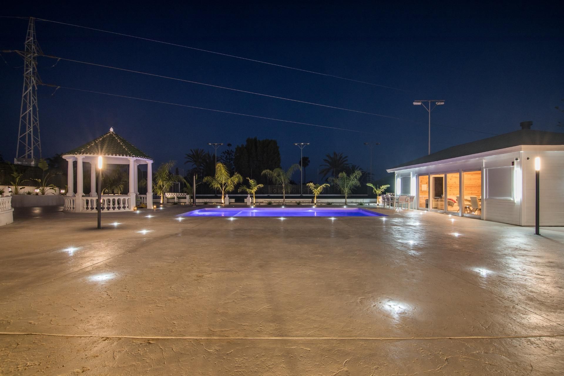 Piscina de Casa o xalet en venda en Elche / Elx amb Aire condicionat, Calefacció i Jardí privat