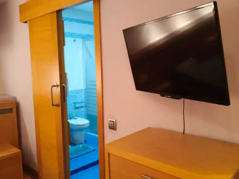 Baño de Piso de alquiler en Toledo con Aire acondicionado, Parquet y Amueblado