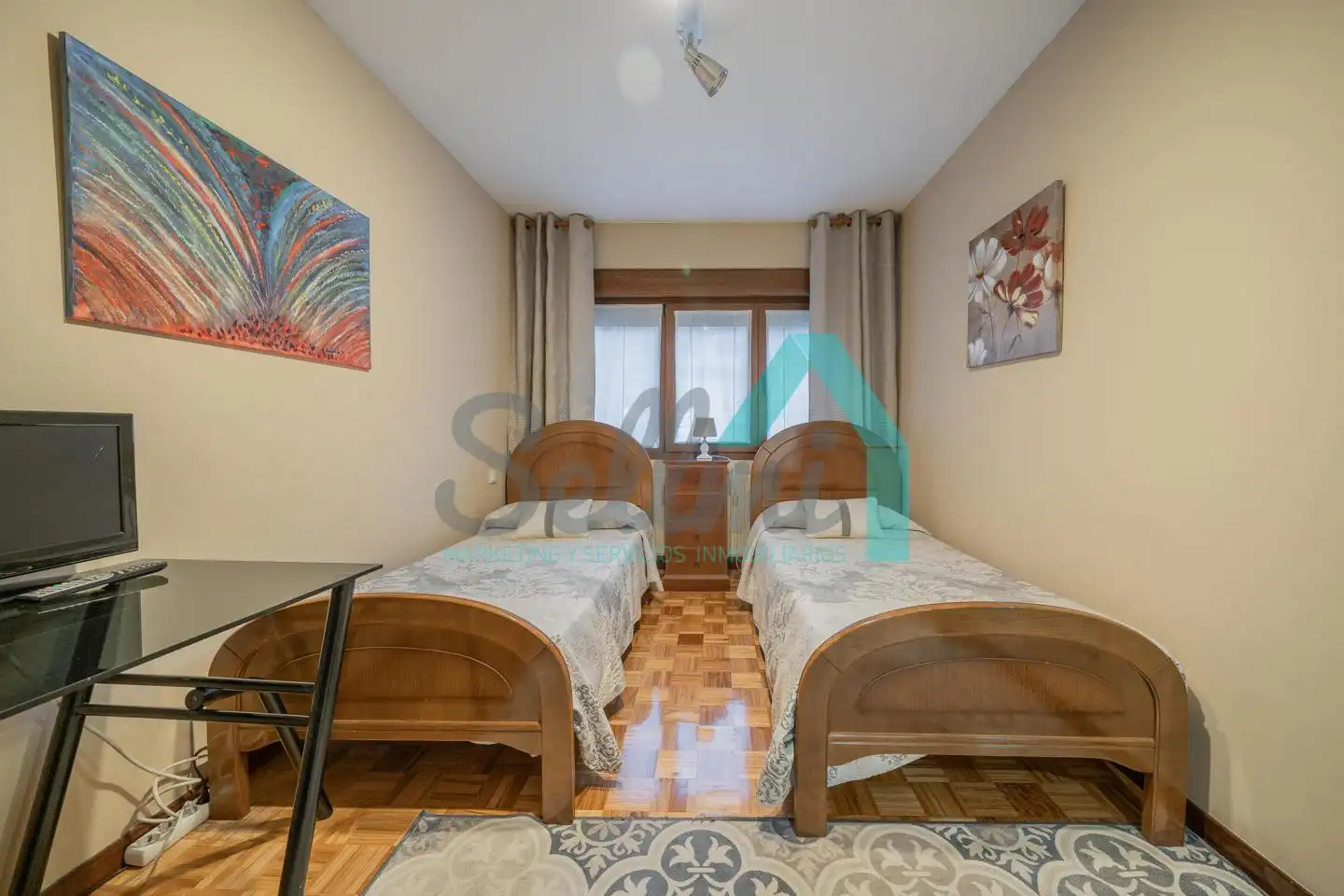Habitación de Planta baja de alquiler en Oviedo  con Calefacción, Parquet y Amueblado