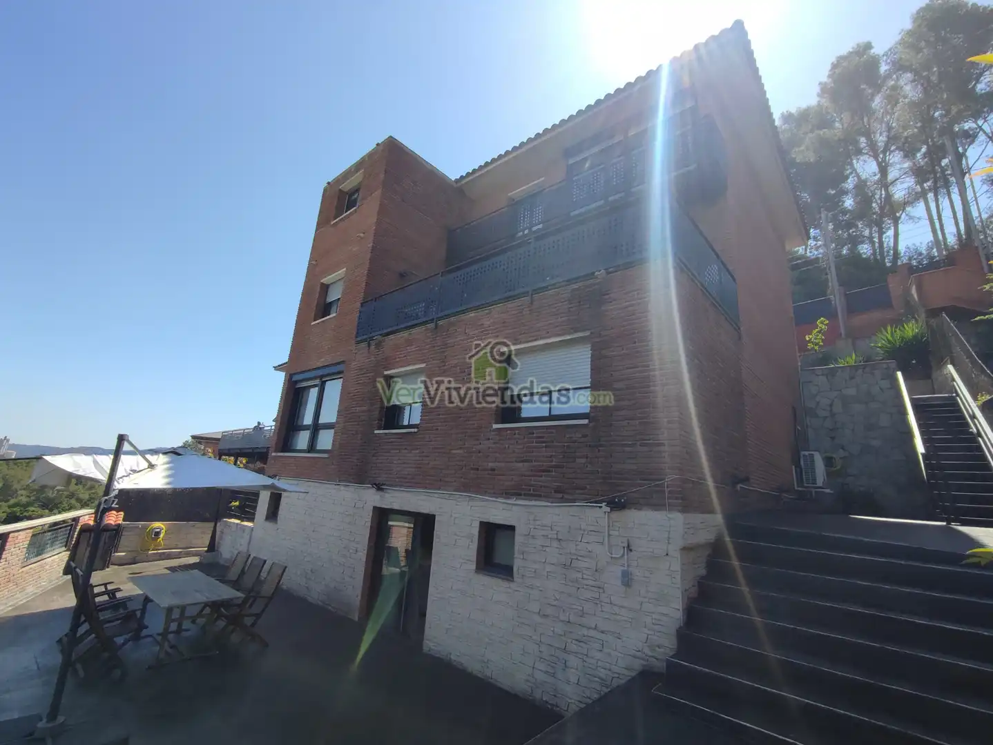 Vista exterior de Casa o xalet en venda en Cervelló amb Aire condicionat, Calefacció i Jardí privat