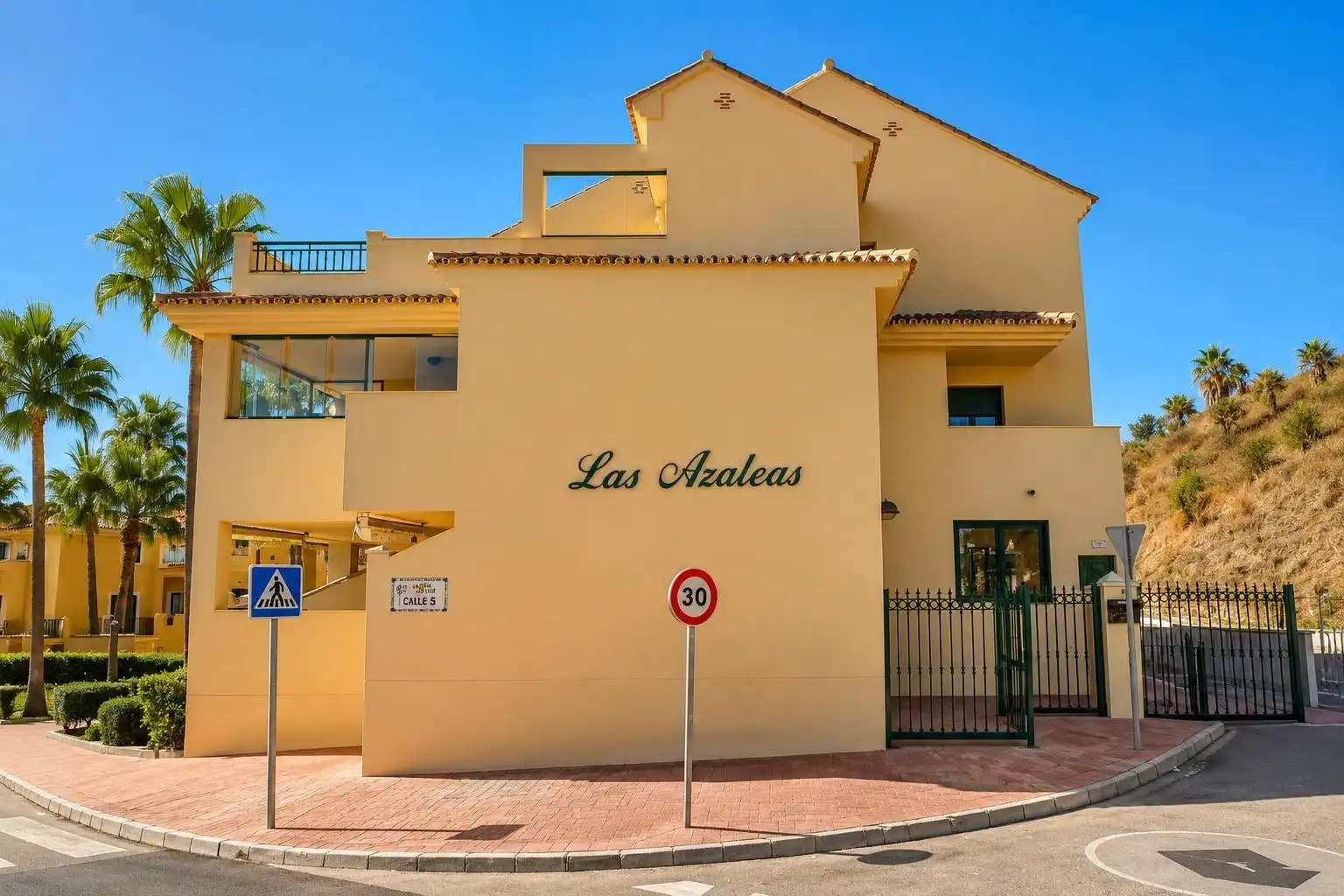 Vista exterior de Piso en venta en Benalmádena con Aire acondicionado, Terraza y Piscina comunitaria