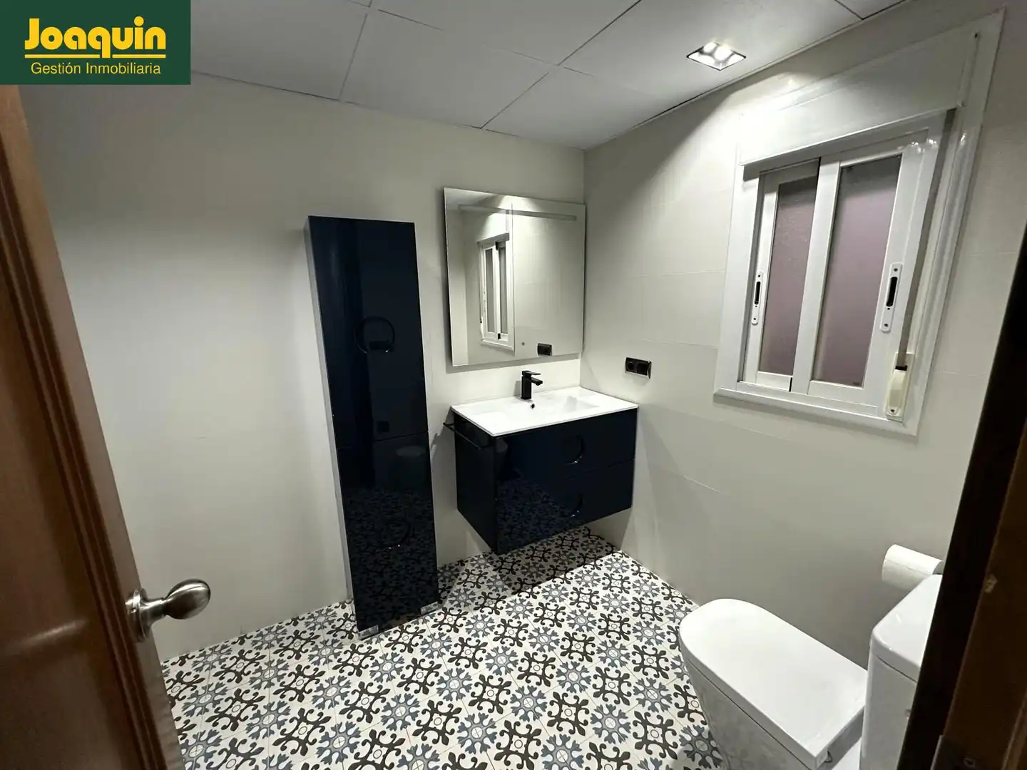 Badezimmer von Erdgeschoss zum Verkauf in Córdoba mit Klimaanlage, Heizung und Terrasse