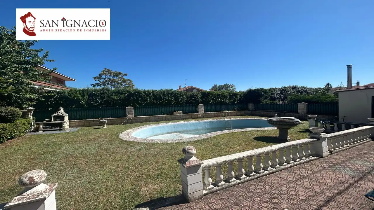 Piscina de Casa o chalet en venta en Villarcayo de Merindad de Castilla la Vieja con Calefacción, Jardín privado y Piscina