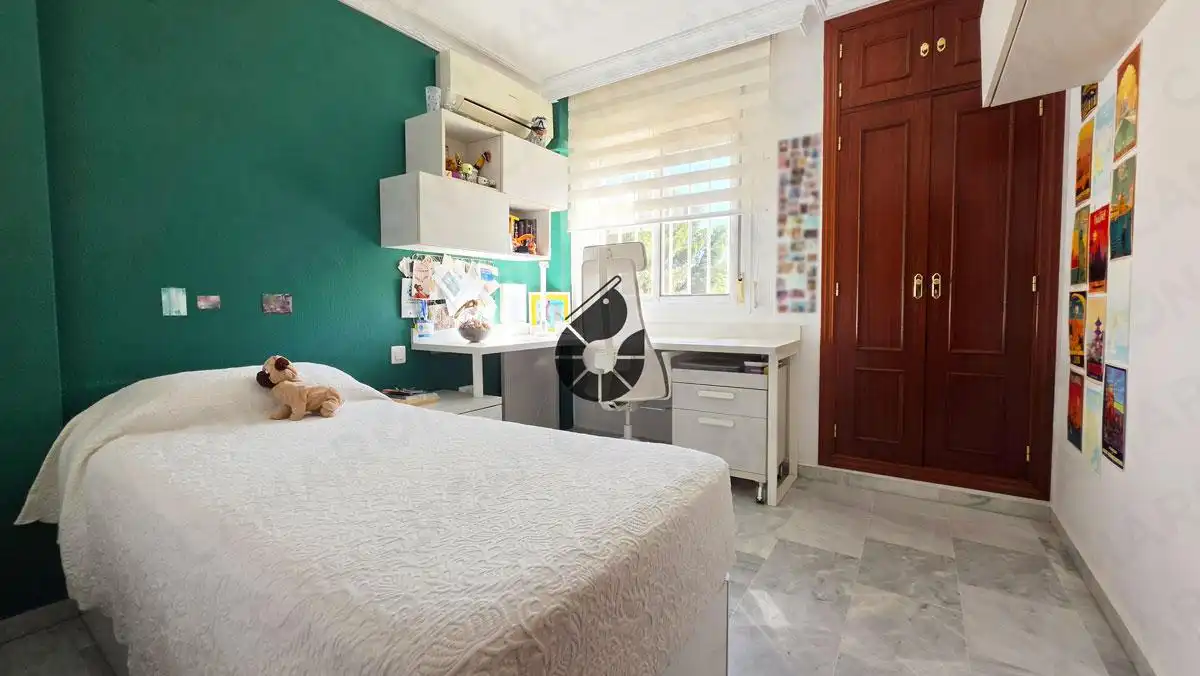 Habitación de Casa adosada en venta en Mairena del Aljarafe con Aire acondicionado y Trastero