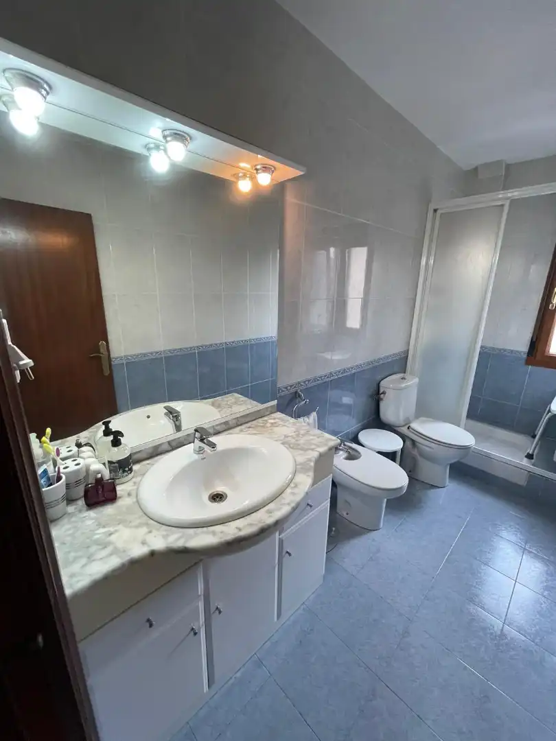 Baño de Piso en venta en Barakaldo  con Calefacción, Amueblado y Horno