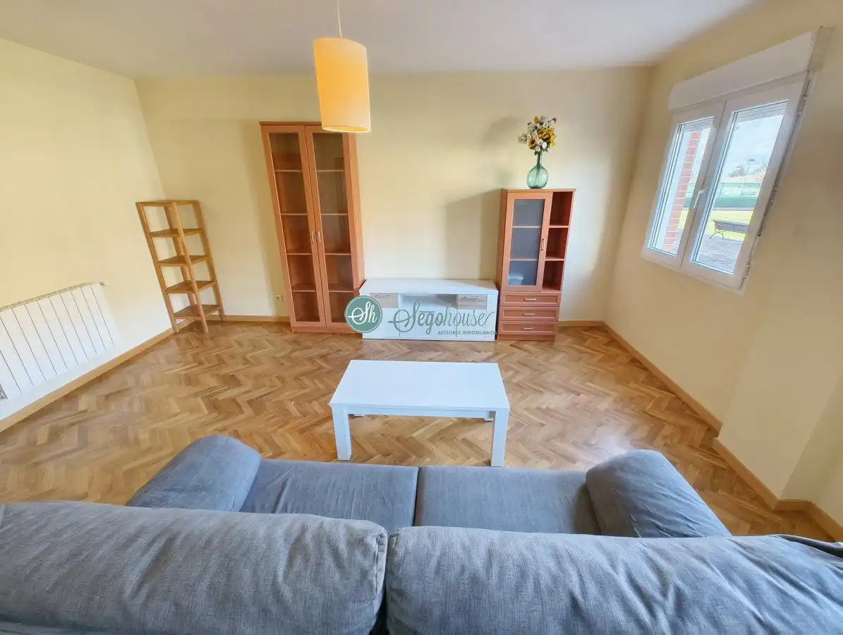 Living room of Flat for sale in Segovia  with Heating, Storage room and Furnished