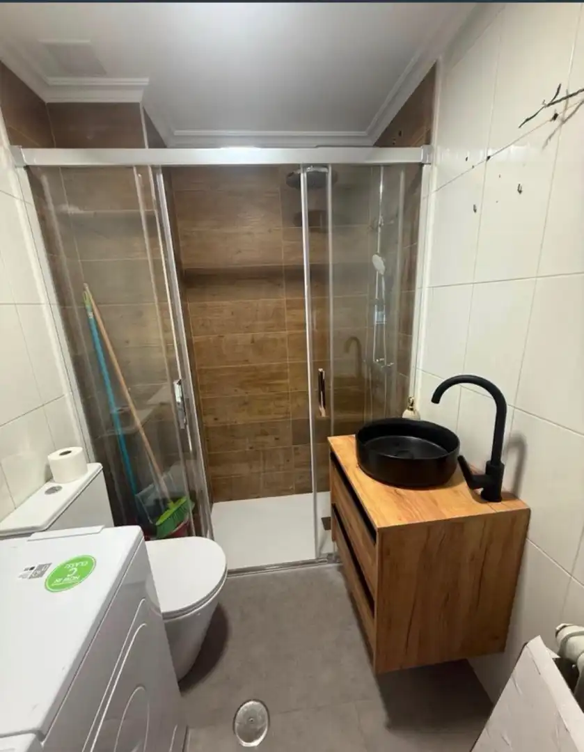 Badezimmer von Wohnung zur Miete in Pontevedra Capital  mit Abstellraum und Möbliert