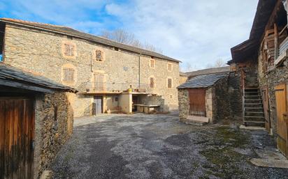 Vista exterior de Casa o xalet en venda en Llívia amb Calefacció, Jardí privat i Parquet