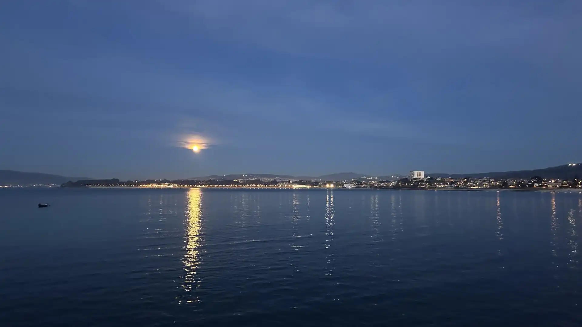 Vista exterior de Piso en venta en Vigo  con Calefacción, Jardín privado y Amueblado