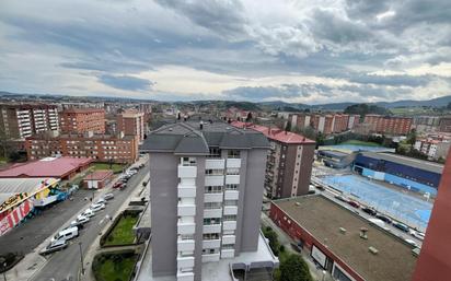 Vista exterior de Pis en venda en Avilés amb Calefacció i Terrassa