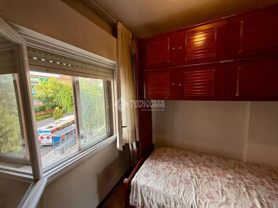 Habitación de Piso en venta en Madrid con Calefacción, Parquet y Terraza