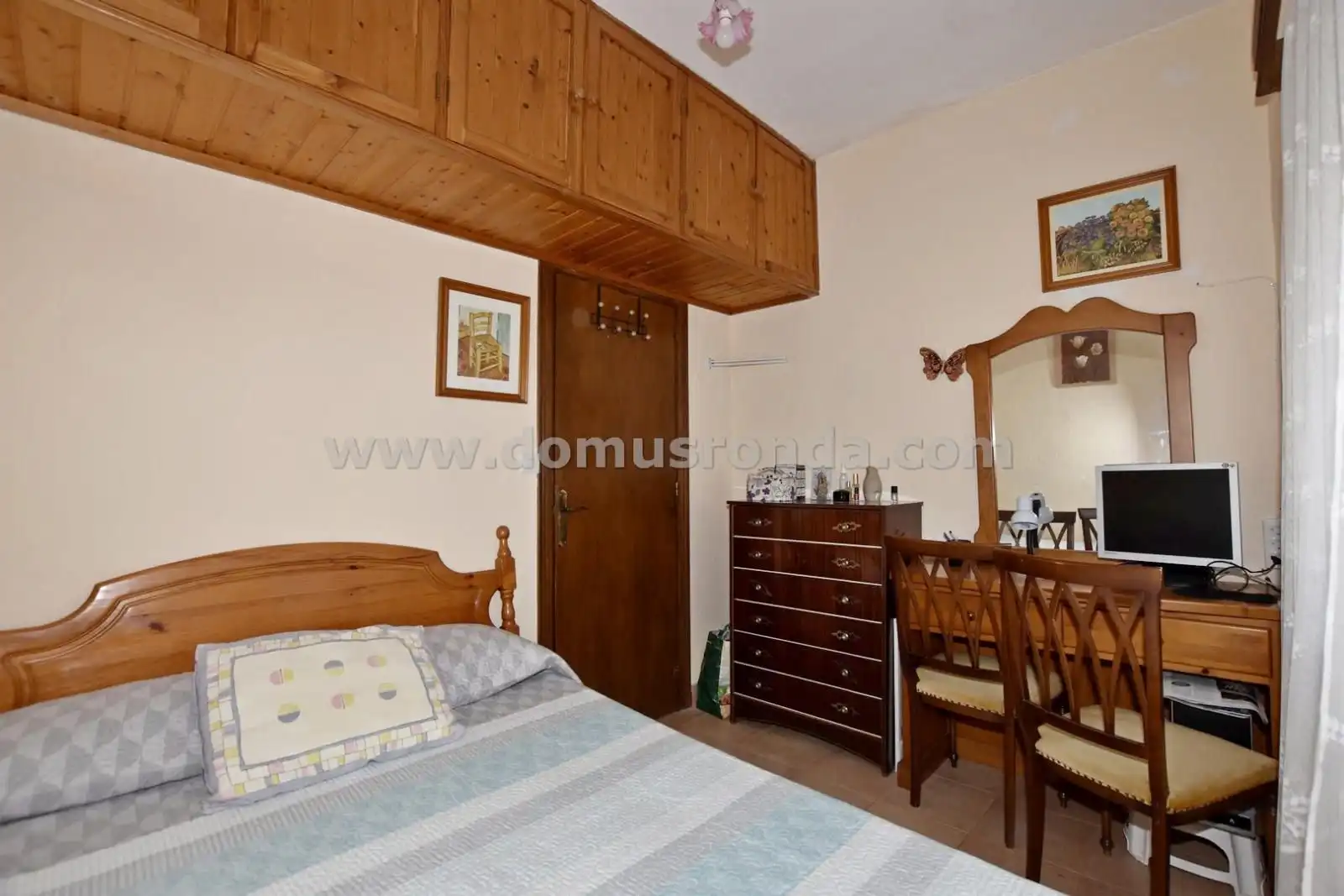 Schlafzimmer von Wohnung zum Verkauf in Ronda mit Möbliert