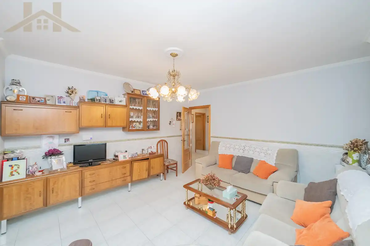 Sala d'estar de Casa o xalet en venda en Guadarrama amb Calefacció, Jardí privat i Piscina comunitària