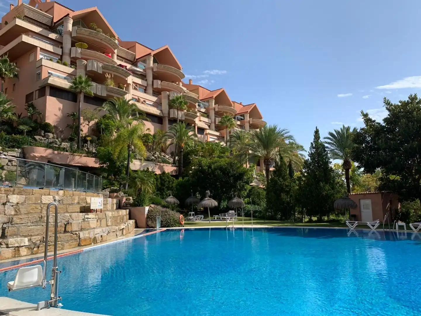 Mini appartamento con terrazza in vendita a Nueva Andalucía