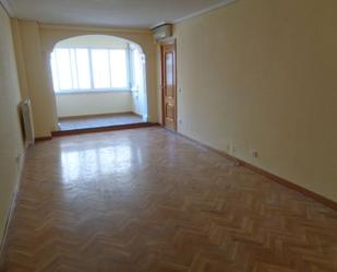 Living room of Flat for sale in Alcalá de Henares  with Heating and Parquet flooring