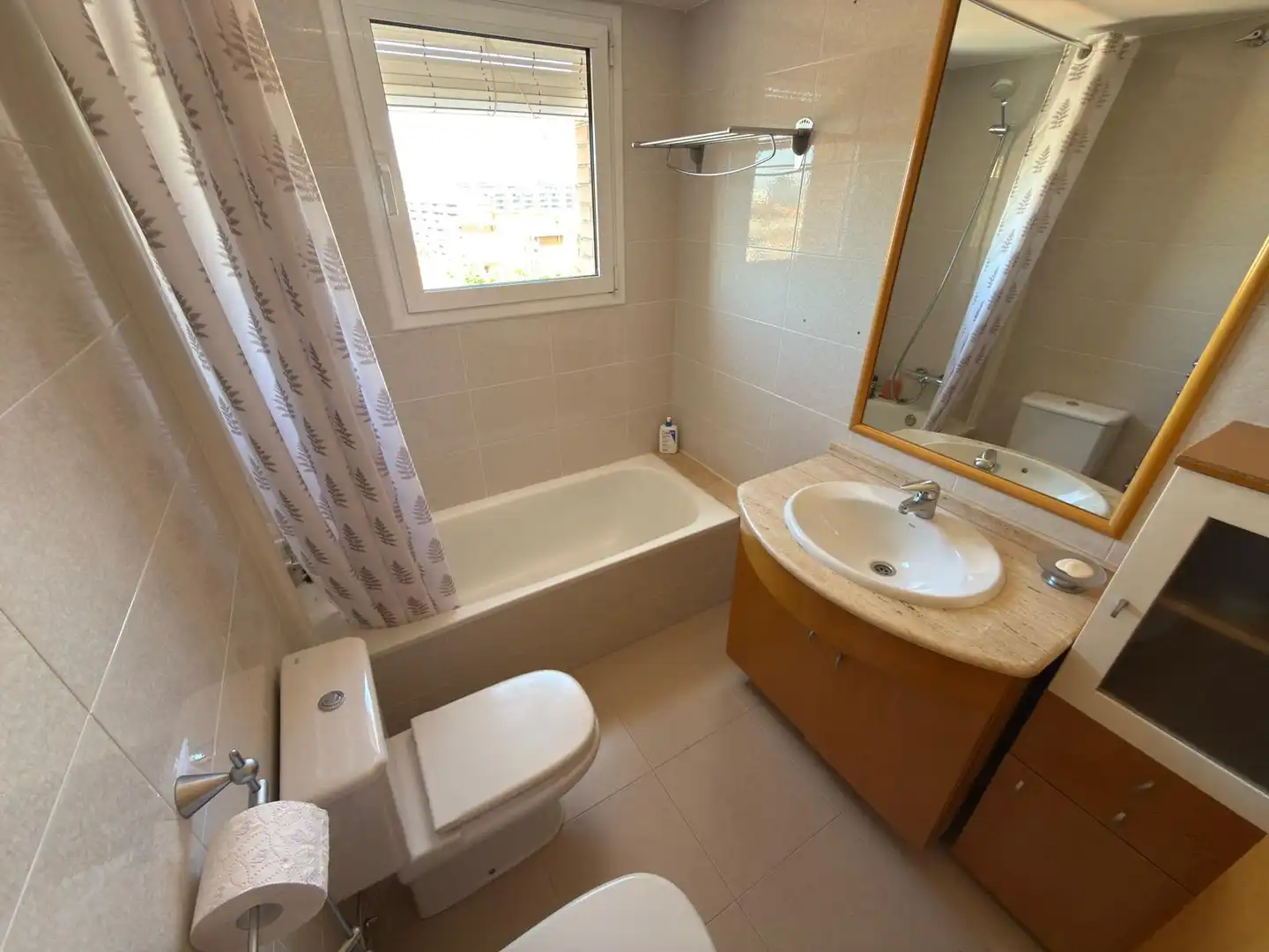 Baño de Ático en venta en Cornellà de Llobregat con Aire acondicionado, Calefacción y Parquet