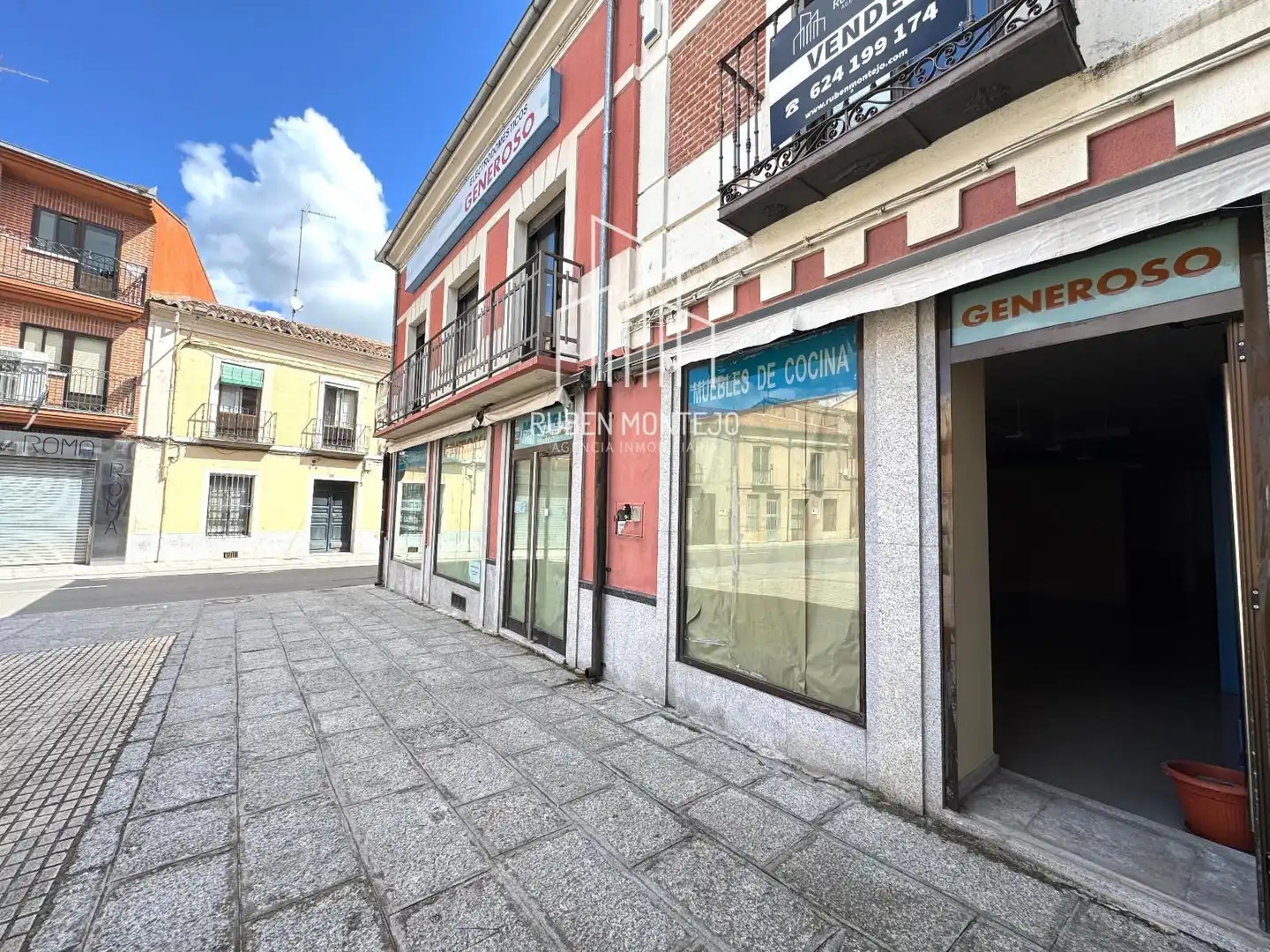 Vista exterior de Local en venda en Peñaranda de Bracamonte amb Terrassa